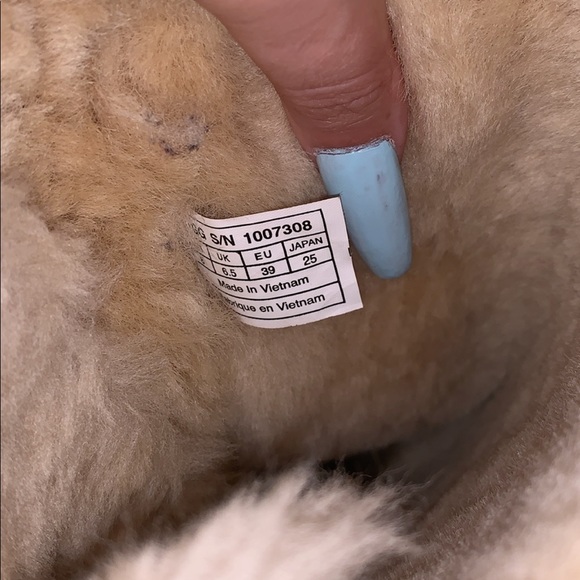 bow uggs - Picture 4 of 4